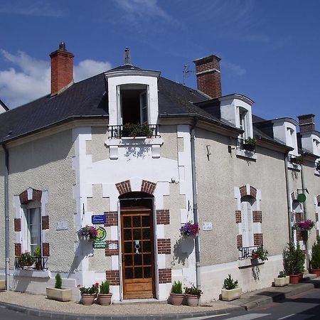Les Glycines Bed & Breakfast Plaimpied-Givaudins Екстериор снимка