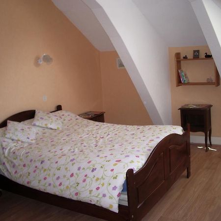 Les Glycines Bed & Breakfast Plaimpied-Givaudins Екстериор снимка