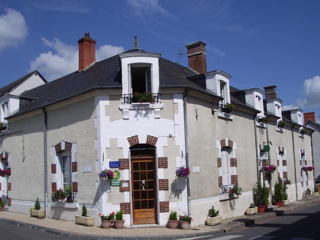 Les Glycines Bed & Breakfast Plaimpied-Givaudins Екстериор снимка