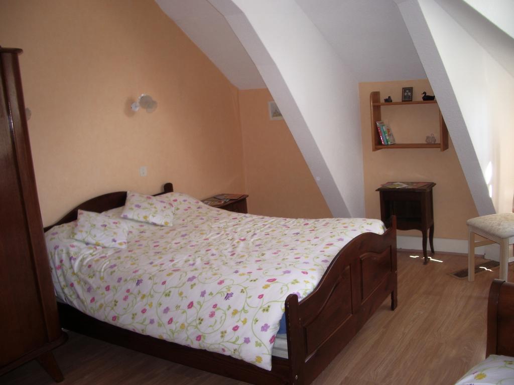 Les Glycines Bed & Breakfast Plaimpied-Givaudins Екстериор снимка